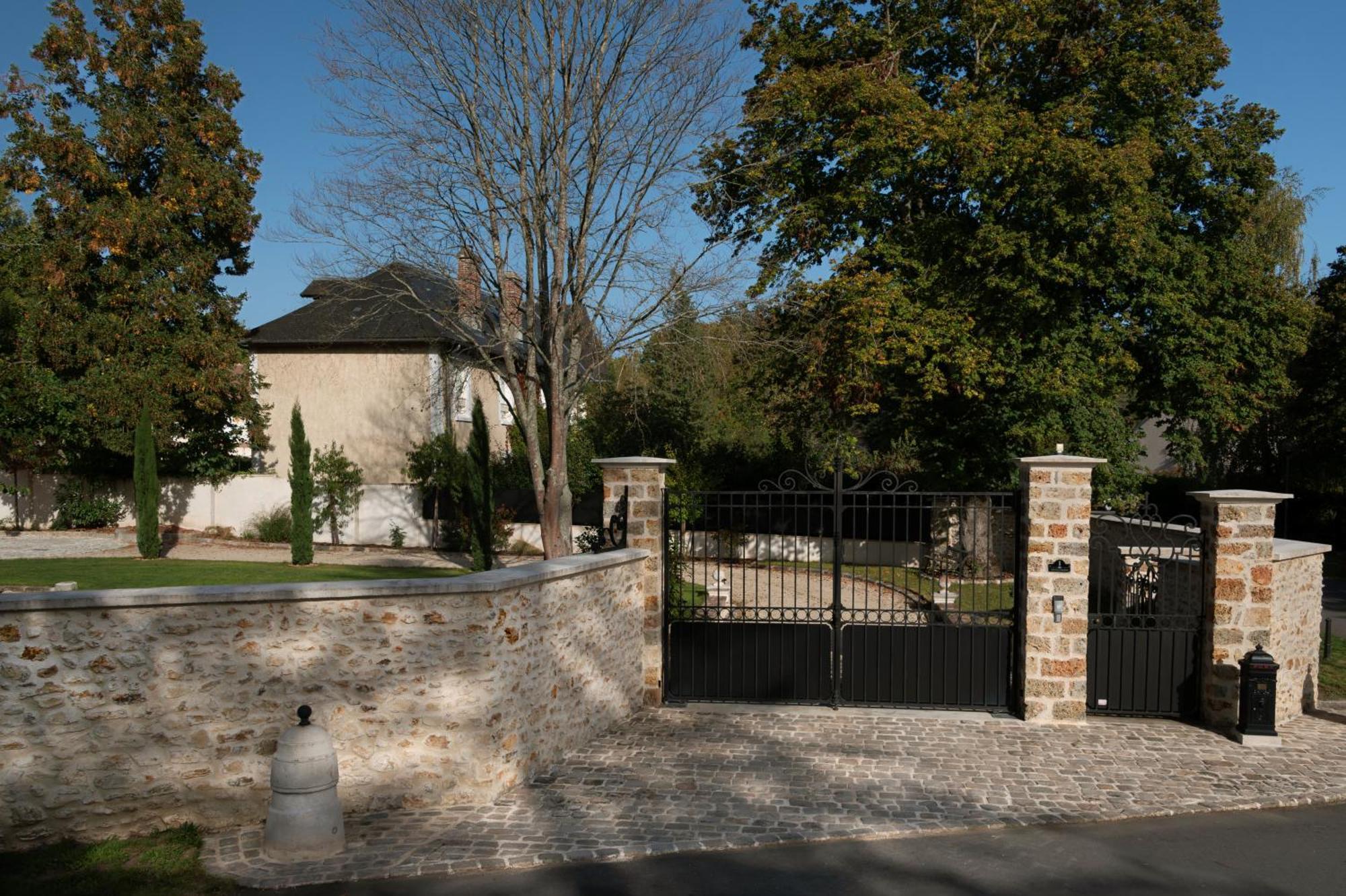 Loft Dans Le Clocher Face Au Chateau Bonnelles Εξωτερικό φωτογραφία